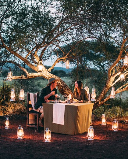 Amour Royal – Lune de Miel Sous le Ciel Étoilé de Tanzanie